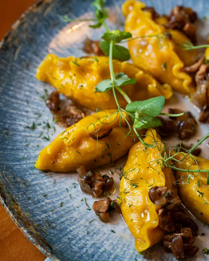 Pierogi z pieczoną dynią i soczewicą